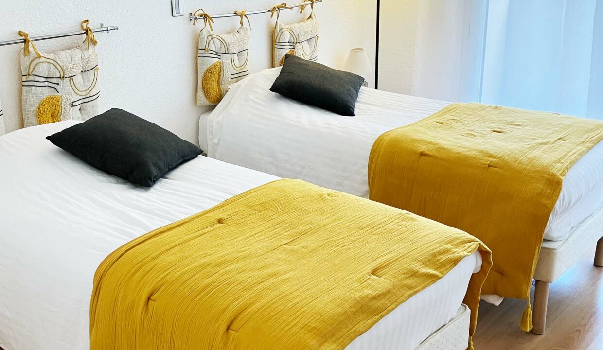 Chambre_invite_2_residence_senior_Hyeres_Les_Cardinales_web