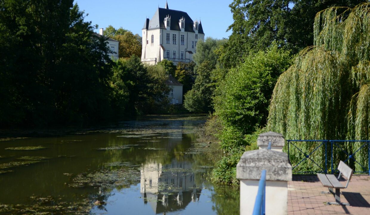 Châteauroux_(36)_-_Château_Raoul